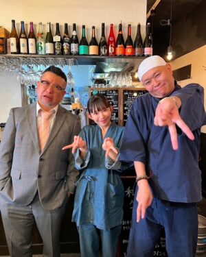 Marina Nagasawa Instagram - 1/11㊏23:35~放送
#桃色探訪　千原せいじさんと夫婦役で出演させていただきます🥰錦糸町の居酒屋の女将です🥰
久しぶりの演技のお仕事とても楽しかったです💪🩷
ケンドーコバヤシさんとは2019年のタモリ倶楽部ぶり...！覚えててくださってめちゃくちゃ嬉しかった😭✨
そして栗山莉緒さんとのお写真も♡可愛すぎてずっといい匂いでワイも倒されたかった(?)です😂😂
ぜひご覧ください☺️🩷

#桃色探訪
#錦糸町
#実は父とよく飲みに行く街