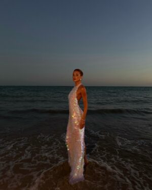 Marina Ruy Barbosa Instagram - primeira noite de 2025. feliz ano novo!! ✨ @shopginger