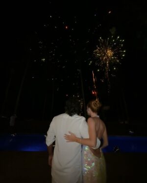 Marina Ruy Barbosa Instagram - primeira noite de 2025. feliz ano novo!! ✨ @shopginger