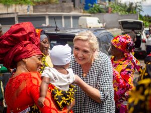Marine Le Pen Instagram - Dans tout le tour de l’île que nous avons pu faire, nous nous sommes retrouvés partout avec les mêmes difficultés. Nous avons rencontré des habitants qui n’ont vu quasiment personne, qui pour beaucoup n’ont plus de toit, et qui ont un sentiment d’abandon immense.