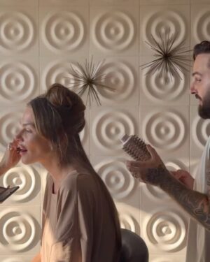 Maripier Morin Instagram - Les huit épisodes de tentation au soleil sont maintenant disponibles sur @cravecanadafr

Je suis curieux, ton look préféré de la saison ???