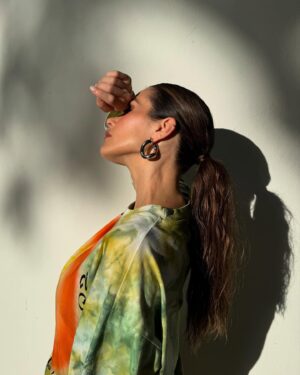 Maripier Morin Instagram - Les huit épisodes de tentation au soleil sont maintenant disponibles sur @cravecanadafr

Je suis curieux, ton look préféré de la saison ???