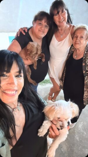 Marixa Balli Instagram - Feliz año nuevo !!! Siempre en familia @patoburzaco1 @noramirez05