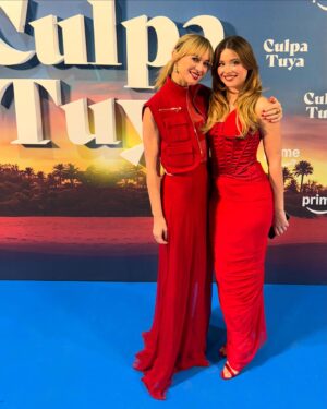 Marta Hazas Instagram - Increíble premier mundial ayer de CULPA TUYA que se marcó @primevideoes  en Madrid 🎥🔥 
Estrenamos el 27 de diciembre!!!! 
Qué maravilla ver la película rodeada de tanta gente disfrutando.
Hasta Robin se vino! #Todoalrojo #rafaela #madresehijas #vistalegre 
.
LOOK
@teresahelbig 
@josejuan35 
@magritshoes 
@joseluisjoyerias 
MUAH
@robertosiguero 
@lancomeofficial 
@beautyexpertlancome #makeup
@saloncheska