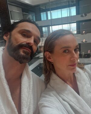 Marta Hazas Instagram - Hoy estrenamos CULPA TUYA 🎥 Los Leister nos vestimos de gala para la ocasión. A disfrutarla en @primevideoes y resto de @primevideo mundial. 
Mi querido @ivansanchezz un gran marido para la ficción y mejor amigo para la vida real. Os dejo algunas fotitos del rodaje inéditas 
Qué lujo ser Rafaela en esta trilogia. Gracias!!!
.
#culpatuya @pokeepsie_films @domingodireccion @carolinabang @alexdelaiglesia @itsnicolewallace @goyatoledo @evaruiz
