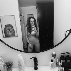 Mary Louis Kanellis-Bennett Instagram - Anyone else hate the winter??? Yeah, me too.