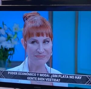Matilda Blanco Instagram - Feliz y agradecida de haber estado con @mirthalegrand la pasé muy bien y me hicieron comida vegana! 
Mirtha estaba fabulosa con ese vestidazo con flores que uso en Martin Fierro de la Moda! Amé ese vestido! 

Mi Look
Traje @kremia.moda 
Mi color de pelo @cerininet 
Joyas @giovannadifirenze 
Make up @pauch_petrini
Peino @diegomonetta 

@matildablancoescuela 

#mesaza