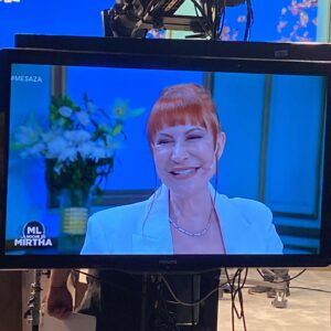Matilda Blanco Instagram - Feliz y agradecida de haber estado con @mirthalegrand la pasé muy bien y me hicieron comida vegana! 
Mirtha estaba fabulosa con ese vestidazo con flores que uso en Martin Fierro de la Moda! Amé ese vestido! 

Mi Look
Traje @kremia.moda 
Mi color de pelo @cerininet 
Joyas @giovannadifirenze 
Make up @pauch_petrini
Peino @diegomonetta 

@matildablancoescuela 

#mesaza