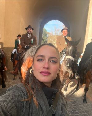 Matilde Gioli Instagram - Evviva Sant’Antonio 🐴

📍Sutri 2025