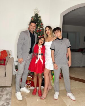 Maura Rivera Instagram - Feliz Navidad amor y paz en sus hogares 🎄🎄🎄🎄✨✨✨✨🎅🏽🎅🏽🎅🏽🎅🏽 ⛄️⛄️⛄️⛄️#feliznavidad
