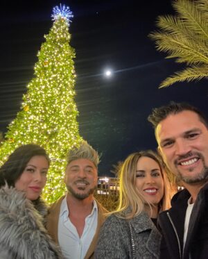 Maura Rivera Instagram - Ayer 18 de diciembre cumplir 40 años ….. muchas sensaciones lindas un cumpleaños que quedará en mi memoria por siempre, la vida es realmente bella y estoy tan agradecida de cada saludo cada palabra cada deseo que me enviaron que lo atesoro y guardo con mucho amor …… Te amo mucho @markgonzalez11 gracias por todo y cada detalle de este hermoso viaje eres mi pilar fundamental en esta vida , gracias hijos Markcito y Luciana porque mi vida tiene tanto sentido con ustedes dos los amo con mi alma entera , gracias familia, amigos ,amigas y todos quienes se dieron el tiempo de saludarme….
Ahora con todo!!! esto recién comienza 😎🤩 #40años #lasvegas #yourmomentisnow