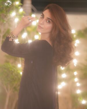 Maya Ali Instagram - 🪔🪔

@mayapretofficial 
@bilalsaeedphotography
@assurejewelry