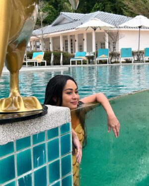 Maya Karin Instagram - When you heard nothing but marriage/divorce stories all week, macam2.. 
and now hujan lagi kat damansara, so I will just lepak in the pool. 
Happy weekend everybody! ✌🏼🧜🏼‍♀️
#malas #duyung2