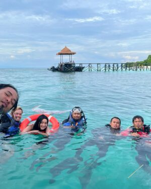 Maya Karin Instagram - Miss the sunny days of Sabah..
#samporna #sabah #malaysia