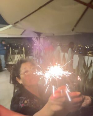 Mayella Lloclla Instagram - Feliz 2025 para todos ✨🥂❤️ 

#newyear #newyear2025