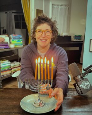 Mayim Bialik Instagram - On the #fifthnightofchanukah from the @bialikbreakdown studio, we honor the orange and yellow candles leftover from last year because they are the least favored colors for Chanukah candles if we’re being totally honest amirite? 🕎 💛 🧡