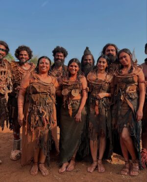 Meena Vasu Instagram - ❤️❤️ #kanguvajourney 
 
  I’m deeply grateful to DIRECTOR SIVA SIR and @studiogreen_official for making me a part of this extraordinary journey🙏🙏Thanks to the entire team of KANGUVA for making it such a memorable experience ☺️

@premkumaractor @priyadarshinirajkumar_official @studiogreen_official @girija_hari_ @harishuthamanofficial @official.bosevenkat @vatsanchakravarthi @gokulnath_off  thank u all for your great support 🙏🤗

#kanguva #kanguvatamil #suryakanguva
