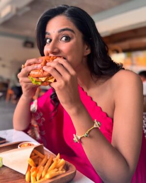Meenakshi Chaudhary Instagram - 2024 ✨✨✨✨