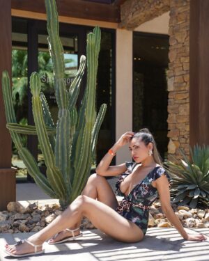 Megha Bajaj Instagram - Untouchable but you feel this 🏜️

📍: @jwmarriott_desertspringsresort