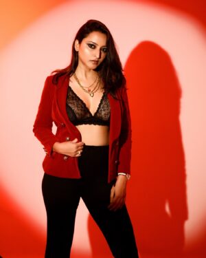 Meghana Gaonkar Instagram - Your Secret Santa arrived early♥️💫 
~
Styled by @meghanagaonkar 
Shot by @framesbyvikaskakolu 
Beauty work by @manjunattha.n 
Assisted by @glow_up_dairies