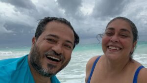 Meghna Gulzar Instagram - 25 Years. हँसते खेलते. Riding the waves. 
Happy Anniversary Valentine 💜♾️