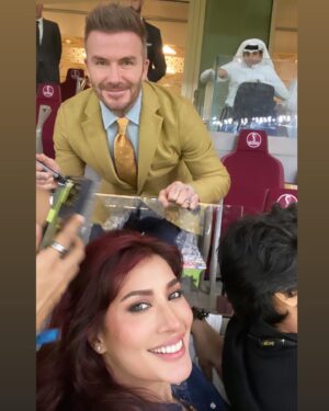Mehwish Hayat Instagram - Selfie of the year ! ❤️‍🔥 @davidbeckham ##fifaworldcup2022
@g_almuftah