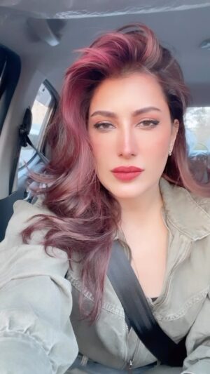 Mehwish Hayat Instagram - In love with my new hair color .. ⚡️♥️

#redhairlove 

Coloured by my fave @adeelansariofficial 🙌🏻