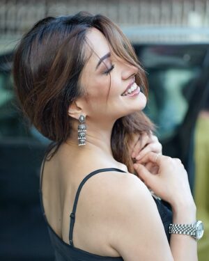 Mehwish Hayat Instagram - It feels wasteful to be hateful, I’ll be grateful for what I got! 🖤x