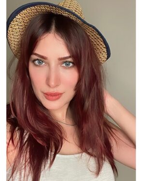 Mehwish Hayat Instagram - Hats on or Hats off? Can't decide.. 🙃 Should I rock hats more often ..?? 🤔

#redhair #bedhead 
#justbeingmyself
#MehwishHayat
