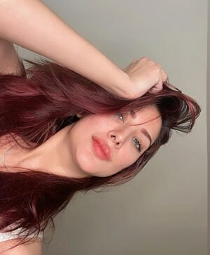 Mehwish Hayat Instagram - Hats on or Hats off? Can't decide.. 🙃 Should I rock hats more often ..?? 🤔

#redhair #bedhead 
#justbeingmyself
#MehwishHayat