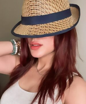 Mehwish Hayat Instagram - Hats on or Hats off? Can't decide.. 🙃 Should I rock hats more often ..?? 🤔

#redhair #bedhead 
#justbeingmyself
#MehwishHayat