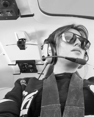 Mehwish Hayat Instagram - Ladies and gentlemen - This is your captain speaking .. 🫡

#MehwishHayat #Helidubai #visitdubai