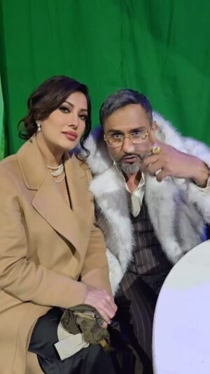 Mehwish Hayat Instagram - Karampura Karachi connection baby something exclusive with one n only @mehwishhayatofficial