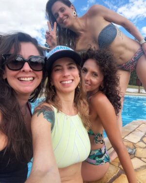 Mel Lisboa Instagram - 4.3 🎈

Comemorei do jeito que mais gosto. Cercada de amor e música boa ♥️

Obrigada @gustavorezee @wilsonpereirarezende e @arletesoriano por dividirem o espaço e o momento comigo 🎉

E bora pros próximos!