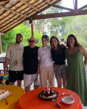 Mel Lisboa Instagram - 4.3 🎈

Comemorei do jeito que mais gosto. Cercada de amor e música boa ♥️

Obrigada @gustavorezee @wilsonpereirarezende e @arletesoriano por dividirem o espaço e o momento comigo 🎉

E bora pros próximos!