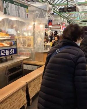 Mel Lisboa Instagram - Nosso Natal em Seul, Coreia! 🎄

@lunalisboa e @ricardozanatta nos recebendo ❤️

Seul - Coreia. Dezembro, 2024. Rolo #3

#Seul #seoul #coreia #korea #familia #ferias #holidays