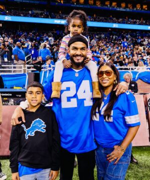 Melanie Fiona Instagram - Dear Cameron and Kaia, 
Your Mom and Dad are lit. 😎

Life is really a trip 👣…. Literally. You never know why and where the path you’re taking is leading you… until you get there. 

15 years ago, one of my biggest accomplishments as a new artist, was performing during the halftime show at the legendary Thanksgiving Day Football game on Ford Field, in Detroit. 

Today, my success on this field is this picture right here. Standing proud witnessing my husband hit new heights of his own professional accomplishments and making unforgettable memories together with our children. 

It didn’t really hit me until I was out on that field again, what a full circle moment it would be for me… and how that circle is beautifully fulfilled by both my career and my family life. ♾️ 

Thankful for it all… and especially thankful to young MF. Every step and stumble got us here. You did good BB girl 💜🥹

Also, s/o to the ⭐️ that is @shaboozey, and congrats on an incredible halftime performance yesterday!!! When it’s up… it’s up! Keep going 🚀

Go Lions! 💙🏆