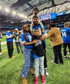 Melanie Fiona Instagram - Dear Cameron and Kaia, 
Your Mom and Dad are lit. 😎

Life is really a trip 👣…. Literally. You never know why and where the path you’re taking is leading you… until you get there. 

15 years ago, one of my biggest accomplishments as a new artist, was performing during the halftime show at the legendary Thanksgiving Day Football game on Ford Field, in Detroit. 

Today, my success on this field is this picture right here. Standing proud witnessing my husband hit new heights of his own professional accomplishments and making unforgettable memories together with our children. 

It didn’t really hit me until I was out on that field again, what a full circle moment it would be for me… and how that circle is beautifully fulfilled by both my career and my family life. ♾️ 

Thankful for it all… and especially thankful to young MF. Every step and stumble got us here. You did good BB girl 💜🥹

Also, s/o to the ⭐️ that is @shaboozey, and congrats on an incredible halftime performance yesterday!!! When it’s up… it’s up! Keep going 🚀

Go Lions! 💙🏆