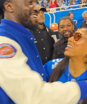 Melanie Fiona Instagram - Dear Cameron and Kaia, 
Your Mom and Dad are lit. 😎

Life is really a trip 👣…. Literally. You never know why and where the path you’re taking is leading you… until you get there. 

15 years ago, one of my biggest accomplishments as a new artist, was performing during the halftime show at the legendary Thanksgiving Day Football game on Ford Field, in Detroit. 

Today, my success on this field is this picture right here. Standing proud witnessing my husband hit new heights of his own professional accomplishments and making unforgettable memories together with our children. 

It didn’t really hit me until I was out on that field again, what a full circle moment it would be for me… and how that circle is beautifully fulfilled by both my career and my family life. ♾️ 

Thankful for it all… and especially thankful to young MF. Every step and stumble got us here. You did good BB girl 💜🥹

Also, s/o to the ⭐️ that is @shaboozey, and congrats on an incredible halftime performance yesterday!!! When it’s up… it’s up! Keep going 🚀

Go Lions! 💙🏆