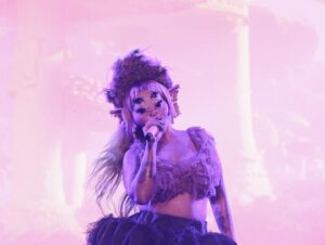Melanie Martinez Instagram - 𝔱𝔥𝔢 𝔱𝔯𝔦𝔩𝔬𝔤𝔶 𝔱𝔬𝔲𝔯 𝔥𝔞𝔰 𝔠𝔬𝔪𝔢 𝔱𝔬 𝔞𝔫 𝔢𝔫𝔡💘
Words will never suffice. I am forever changed. Real soul bonds have been made. Blood, sweat, tears, magic and love have been carefully placed in the cauldron to create the trilogy tour. 10 years of heart squishing storytelling packed into a single show for an audience of beautiful beings who know what it truly feels like to be bullied, othered, and mistreated. A special place for like minded weirdos to pull their trauma out of their chest, throw it up into the air at the same time for it to be alchemized and transmuted into something so magnificent, that even thinking about it sends chills down my spine, and tears down my smiling face. I love you. I know I tend to disappear after moments like these and I know the world feels dark and lonely, but If you breathe deep enough you can feel my hands holding yours reminding you I’m here for you forever. For as long as I’m living I will tirelessly work to create for you, for me, for us. 💘