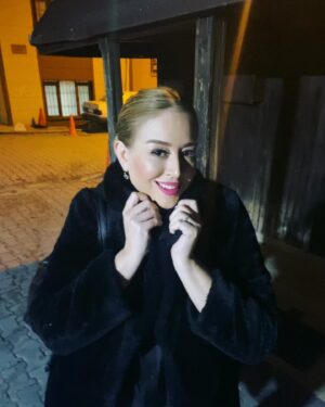 Melisa Doğu Instagram - 🍒2025’in ilk kaydırak post serisi gelsin mi o zaman❓XOXO 💋