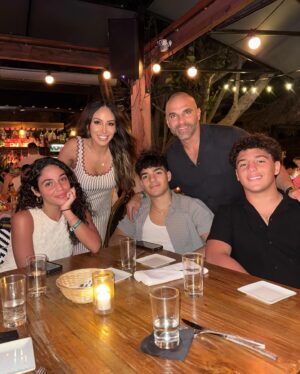 Melissa Gorga Instagram - Does time even exist between Christmas and New Year's ?! 

#vacay #aruba #familytime #couples