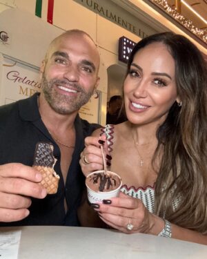 Melissa Gorga Instagram - Does time even exist between Christmas and New Year's ?! 

#vacay #aruba #familytime #couples