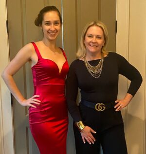 Melissa Joan Hart Instagram - It's my beautiful baby sisters birthday! You might remember her on #WeAreFamily or have caught her sneaking around in the movie #ChristmasReservations or episodes of #TheGoldbergs. She's got a power house voice and attitude to match so watch out! Love you @mackenzieleehart