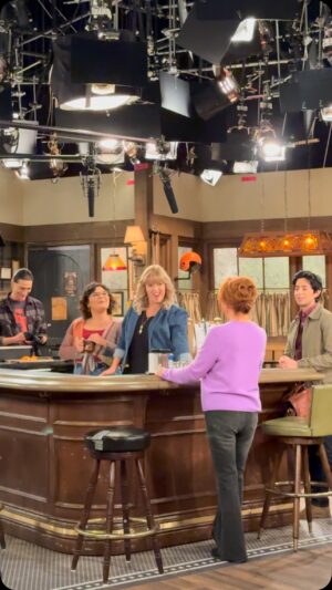 Melissa Peterman Instagram - If you're looking for some Happy about now, there's a new episode of "Happy's Place" TONIGHT 8/7 on @nbc and streaming on @peacock AND directed by the wonderful @robbiecountryman who has been a part of the Reba family since the original show. ❤️ you Robbie #happysplace #findsomehappy #grateful