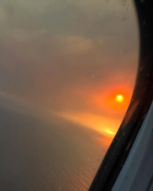 Melissa Peterman Instagram - The view flying in to LA tonight. Praying for the brave firefighters who are battling the fire and wind and the 30,000 residents who had to evacuate. 💔