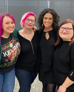 Melissa Ponzio Instagram - Happy to see both old and new friends…Ghostbusters in the house too!!! @germanfilmcomiccon