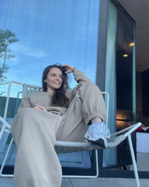 Melody Ruiz Instagram - Qué poquito falta!!!🔥💥 
Disfrutando unos días en Barcelona! @negrescoprincess @idolyagency_official