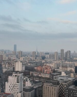 Melyssa Pinto Instagram - Resumiendo no supero lo bonita que ha sido nuestra habitación en @toohotelparis , no supero las vistas y no supero la última foto. Paris, je t’aime!
