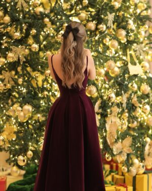 Merna Gamel Instagram - A gentle reminder that Christmas is not just a day. The spirit of Christmas is something we can carry with us all year long. In the way we smile at a stranger. In the way we call a loved one and let them know we’re thinking about them. In the way extend a helping hand to someone in need. In the way we take time to slow down and give thanks for life’s many gifts. 
May the spirit of Christmas fill your heart this holiday season . 🎄🎁🌟✨💫🎉🎊

Thanks for warm welcome @kempinskiroyalmaxim